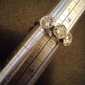 Moissanite 3 stone ring 💍💍💍.